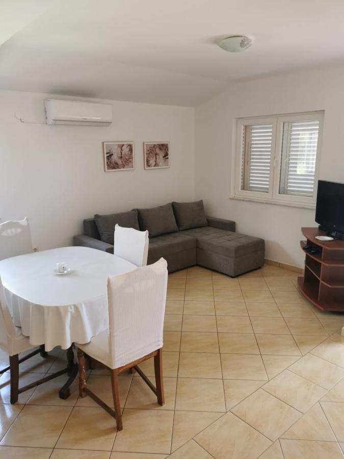 Apartment Milka Vir Exterior photo