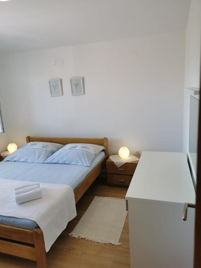 Apartment Milka Vir Exterior photo